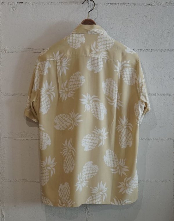 画像2: Kiruto pineapple Hawaiian shirt (KARIYUSHI WEAR PINEAPPLE PATTERN) beige