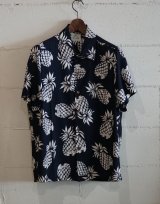 画像: Kiruto pineapple Hawaiian shirt (KARIYUSHI WEAR PINEAPPLE PATTERN) navy