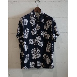 画像: Kiruto pineapple Hawaiian shirt (KARIYUSHI WEAR PINEAPPLE PATTERN) navy