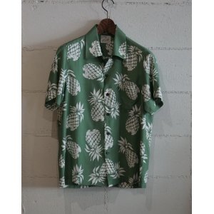 画像: Kiruto pineapple Hawaiian shirt (KARIYUSHI WEAR PINEAPPLE PATTERN)